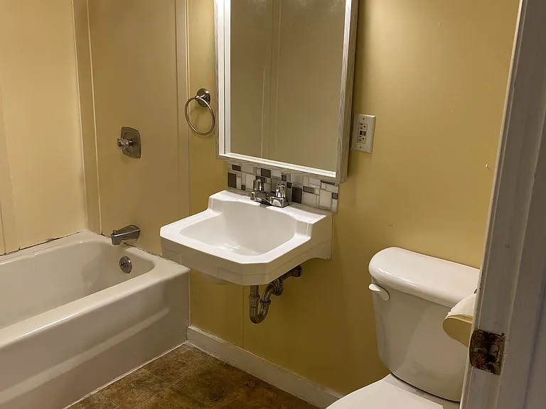521 Main St #4 — Photo 5