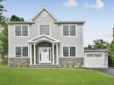 43 Brussel Dr, New Hyde Park, NY, 11040