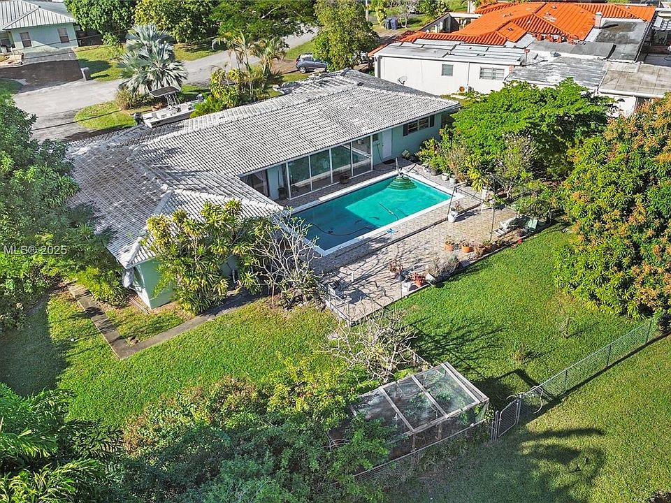 1st image of 145 Calle Largo Dr