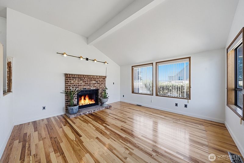 4th image of 1011 N 28th Place