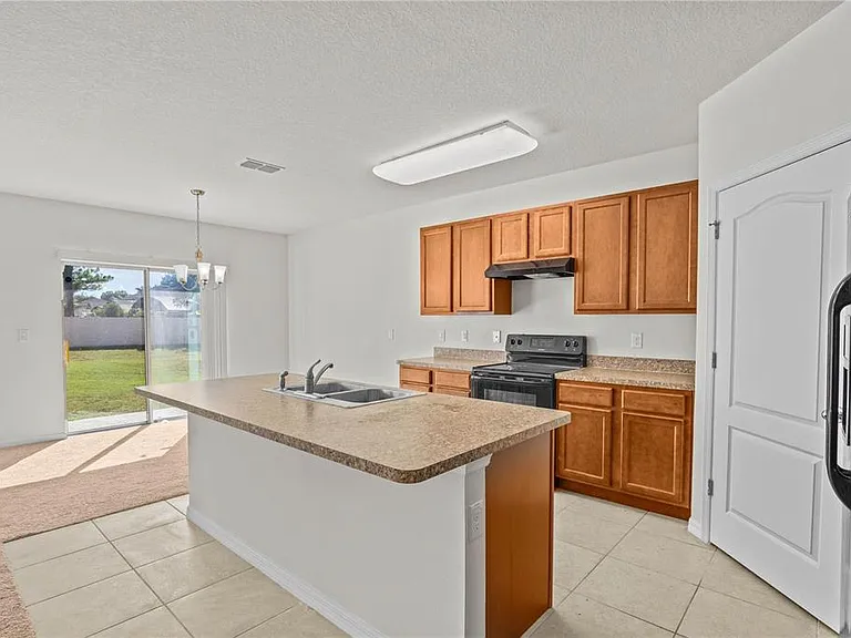 817 Sheen Cir — Photo 4