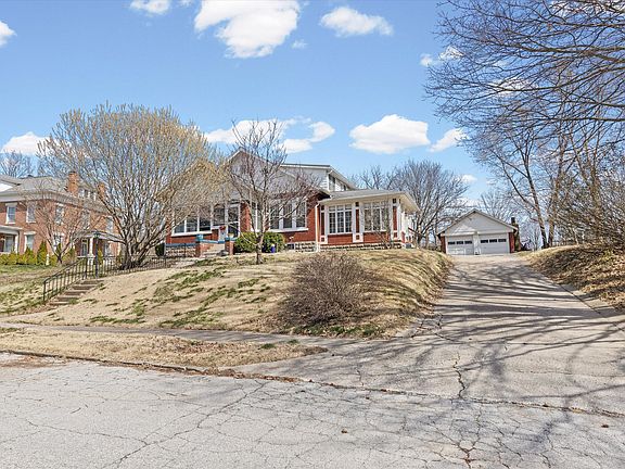 3rd image of 5 Riverside Dr