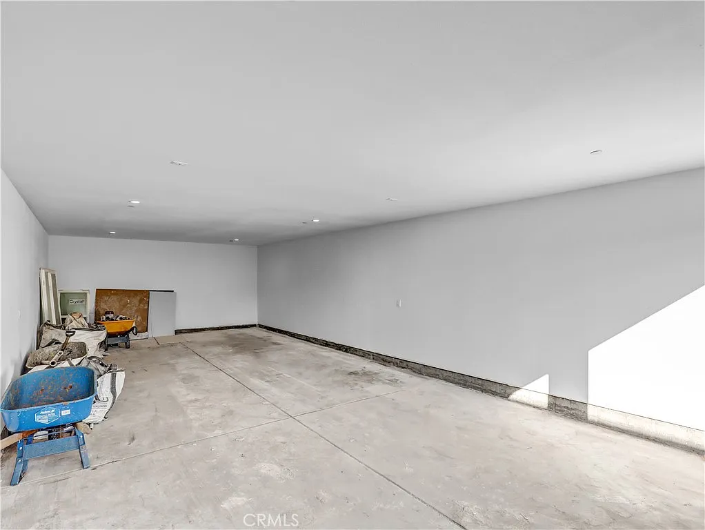 4 bed, 2273 sqft, $5,500 — Photo 4