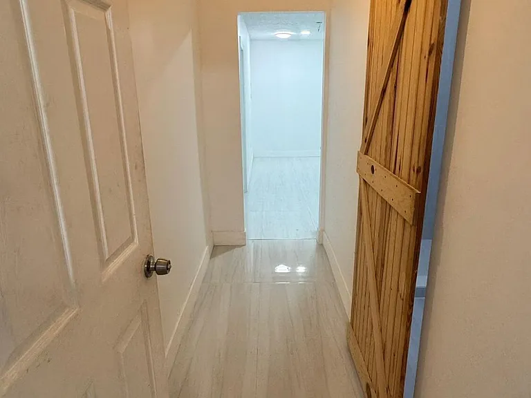678 SW Pueblo Ter — Photo 2