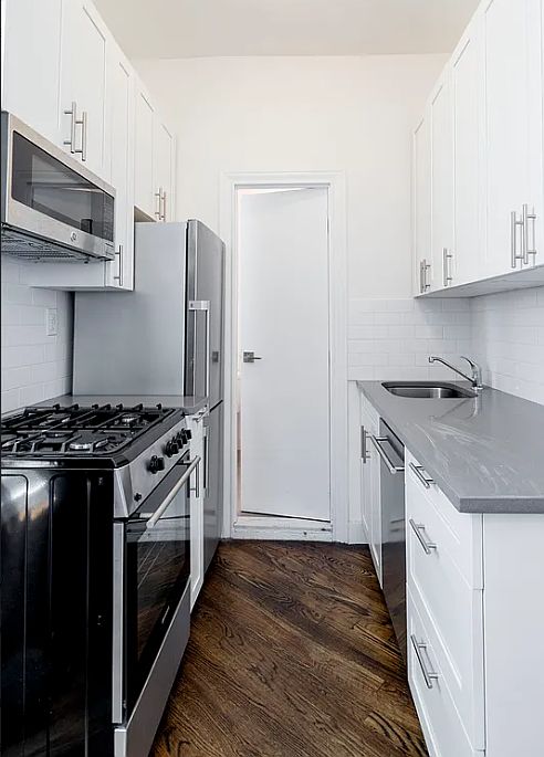2nd image of 119 W 15th St APT 2FE