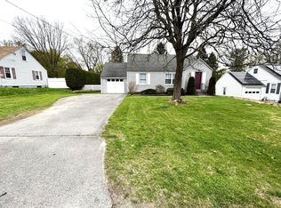 8 Beechwood Rd, New Hartford, NY 13413