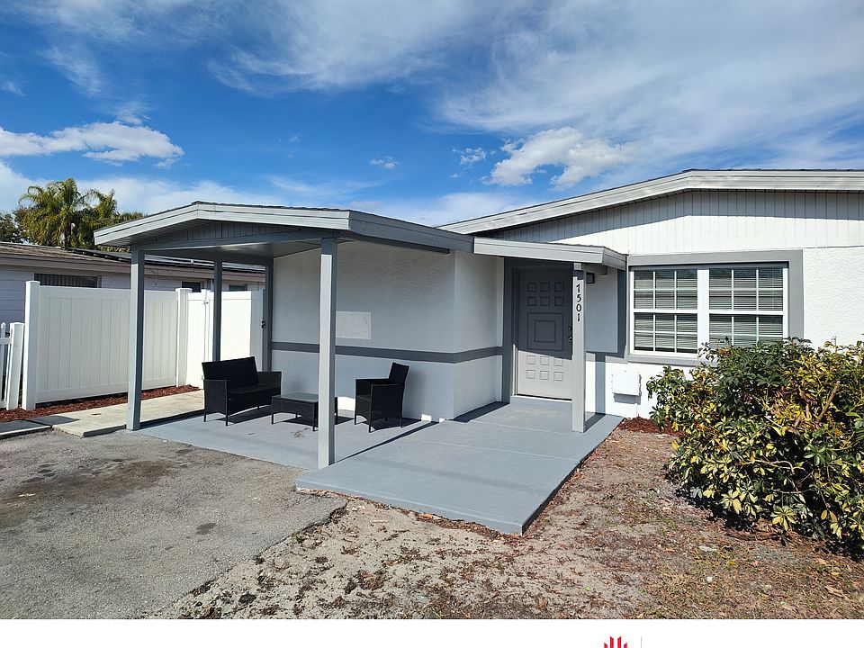 Main Entrance with Covered Lounge area