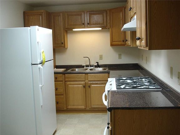 3rd image of 5908 Wall Ave