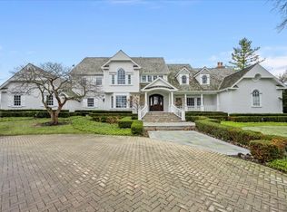 2220 Churchill Cir, Libertyville, IL 60048
