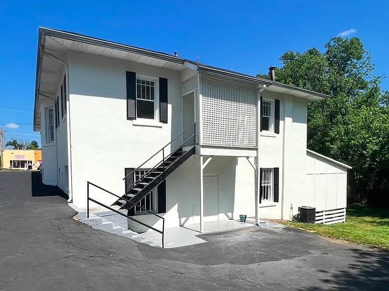 502 S Center St #E — Photo 14