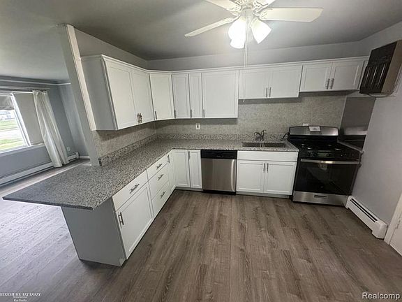2nd image of 26285 Normandy St