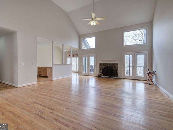 2nd image of 207 Stone Ridge Ct