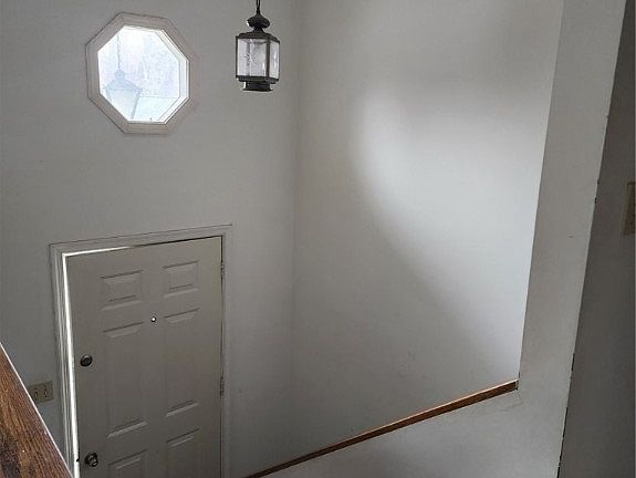 2nd image of 303 Bull Run Dr