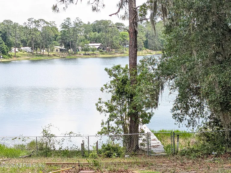 220 Mirror Lake Dr #B — Photo 9