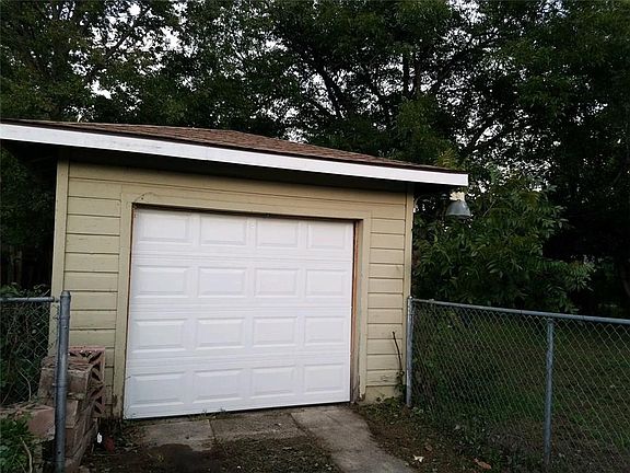 3rd image of 809 Drummond Dr