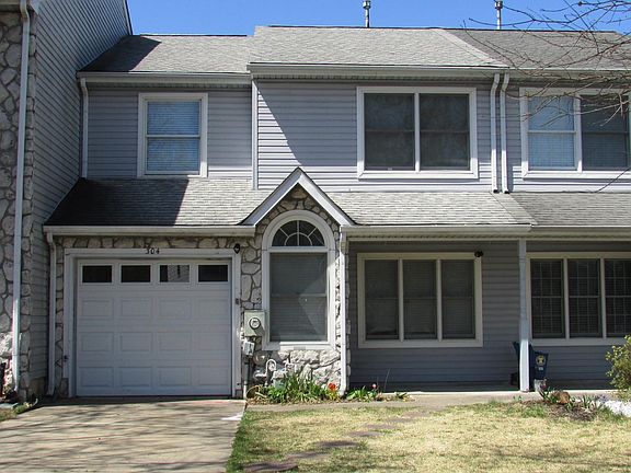 2nd image of 304 Lake Side Dr