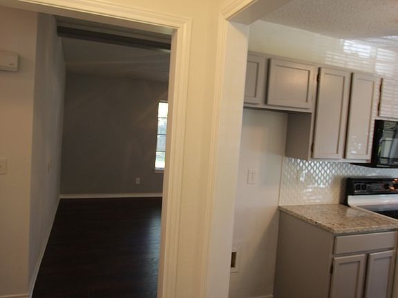 4th image of 1107 Jan St