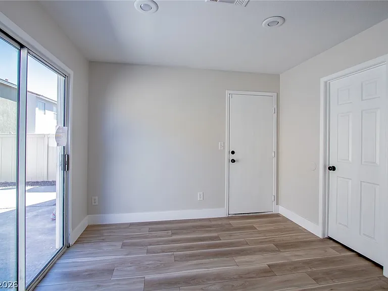 2108 Sandy Ln — Photo 9