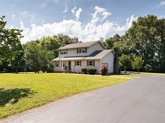 3rd image of 224 Woodcrest Dr