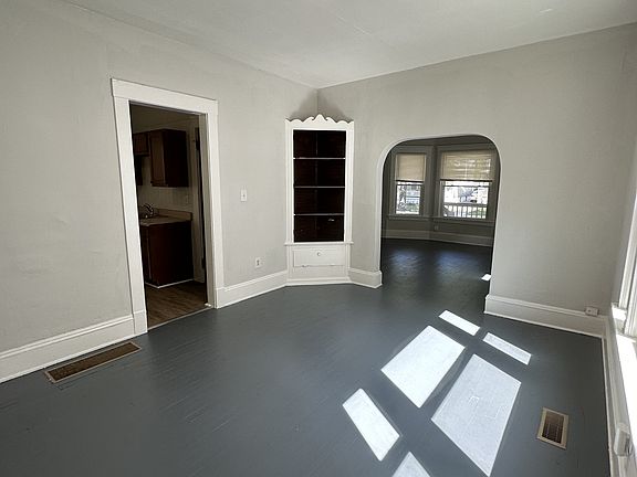 3rd image of 2056 W 101st St