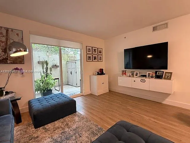 Downtown Dadeland Condo N — Photo 3