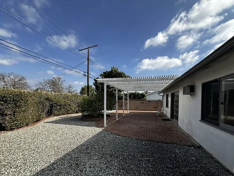 23907 Friar St — Photo 16