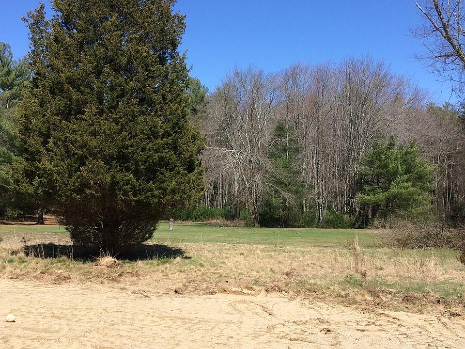 2nd image of 8 Gardner Ln