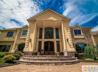 21 Knollwood Ln, Colonia, NJ 07067