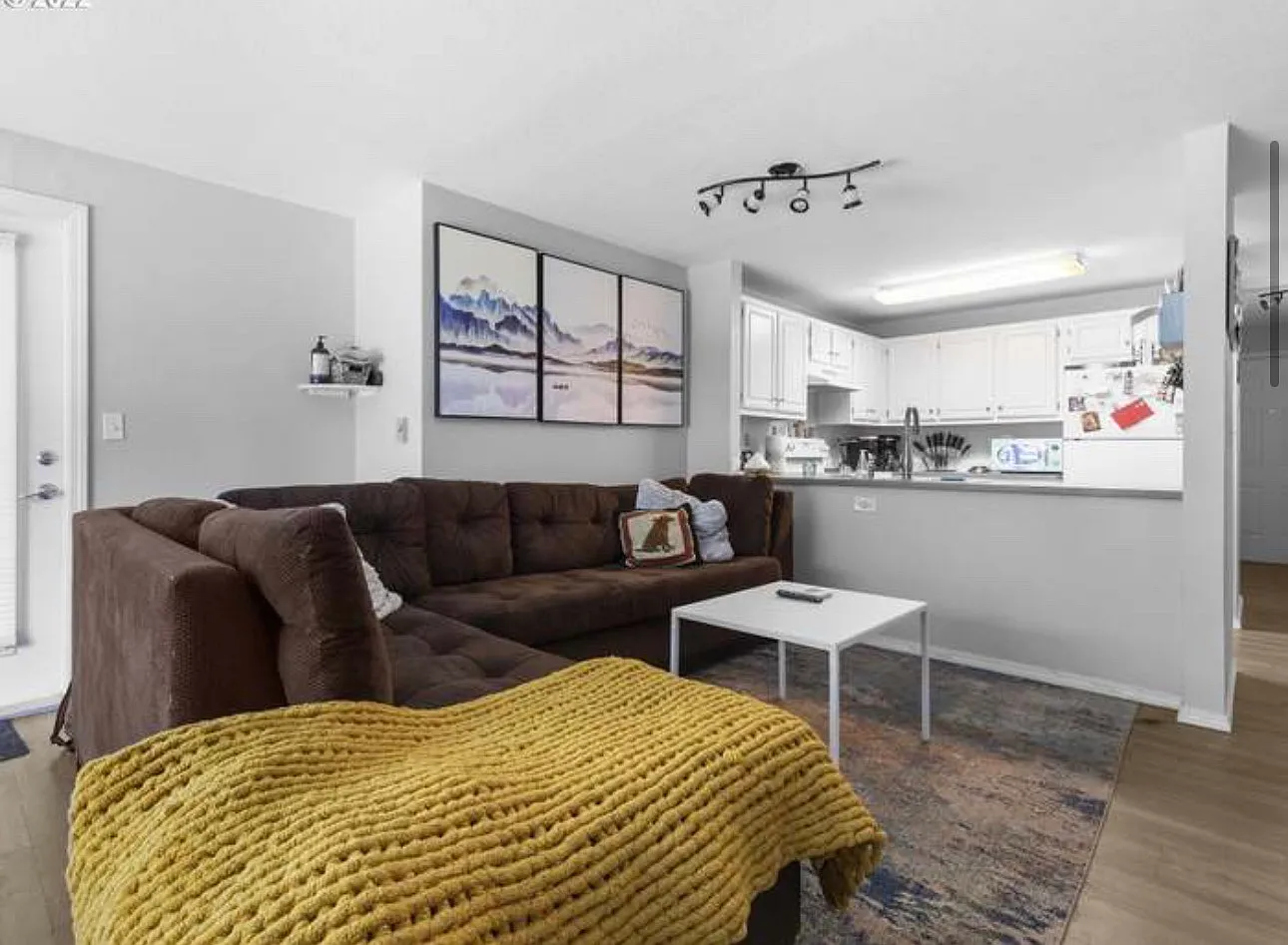 2 bed, 906 sqft, $1,795 — Photo 4