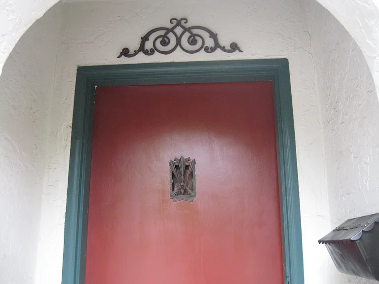 310 E Lake St — Photo 3