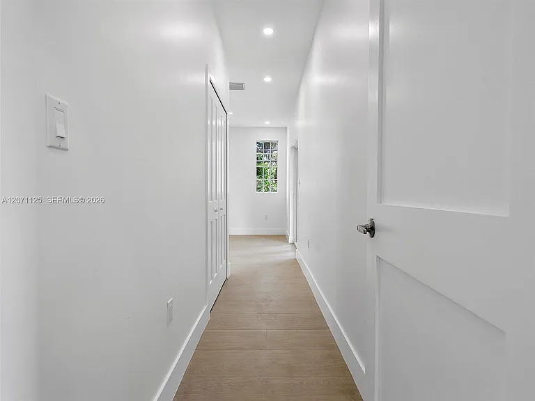 112 Florida Ave — Photo 15