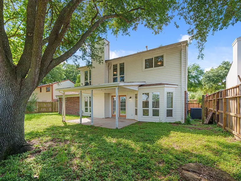 8030 Pine Falls Dr — Photo 16