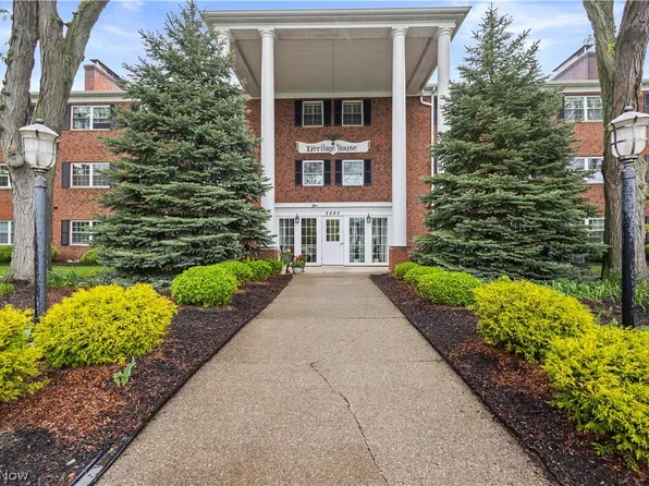 2885 Pease Dr APT 303, Rocky River, OH 44116