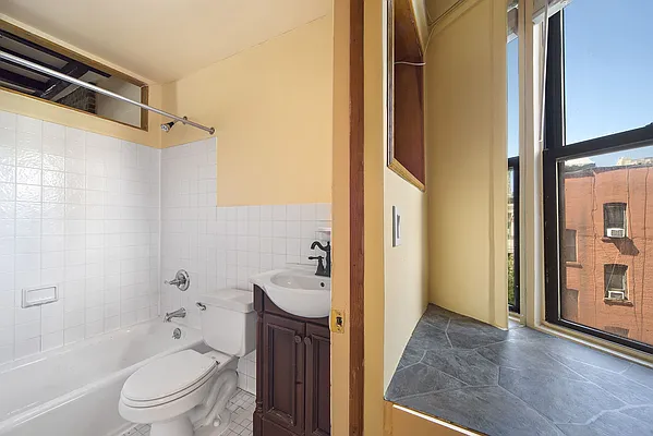 Sold by Warburg | media 4