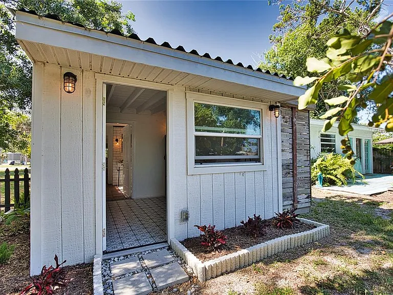 650 Edwards St — Photo 54