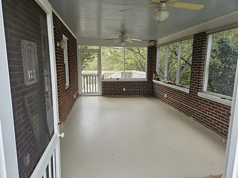 Screened in porch