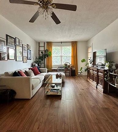 4th image of 430 Sierra Vista Ln