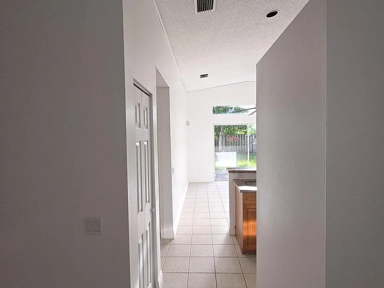 7093 Middlebury Dr #7093 — Photo 5