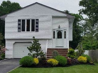 211 Inwood Ave, Medford, NY 11763