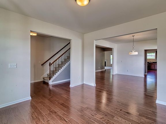 5th image of 748 Spring Cress Dr