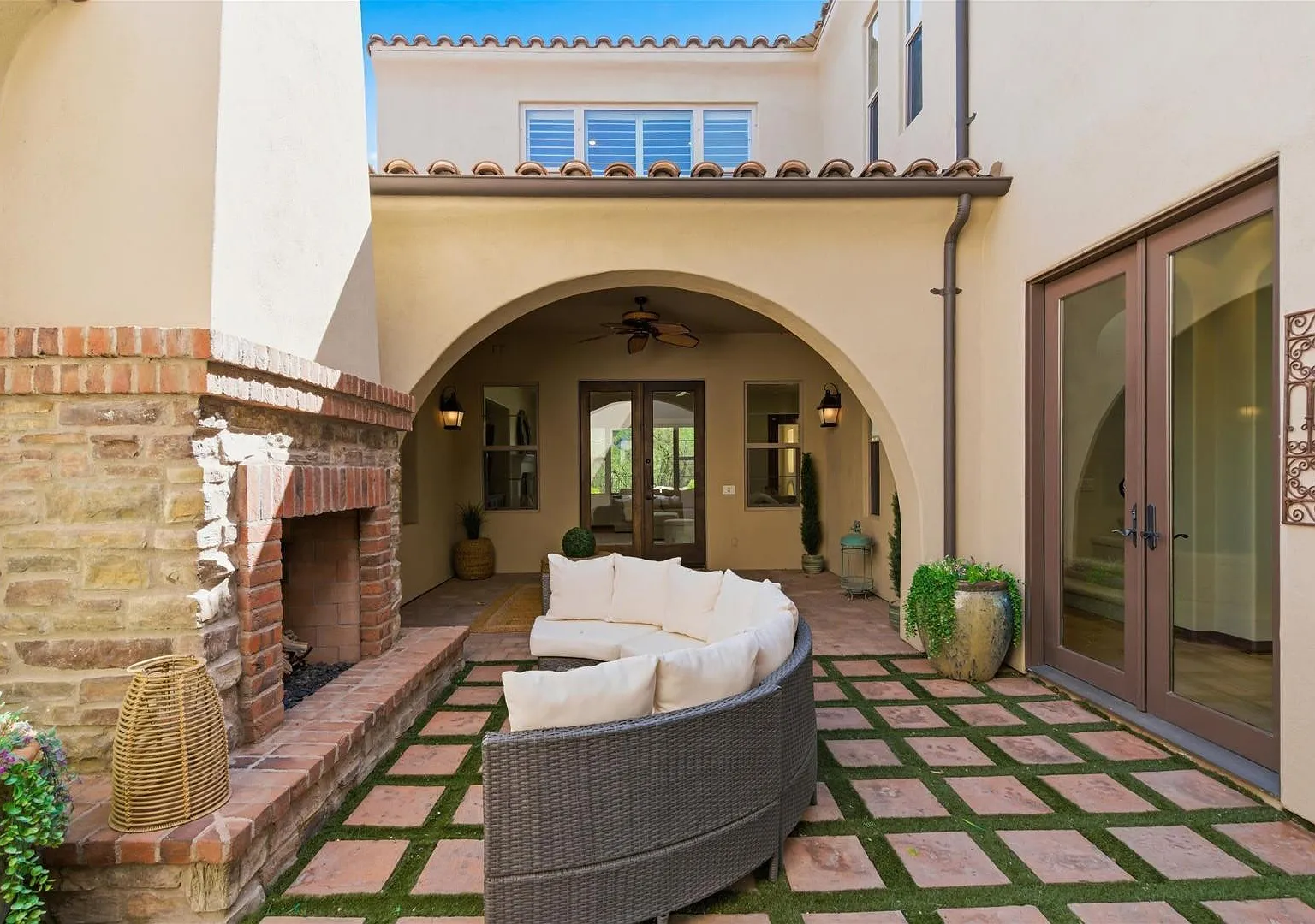 4 bed, 3.5 bath, 4323 sqft, $14,500 — Photo 3