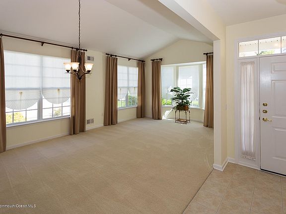 3rd image of 189 Enclave Blvd