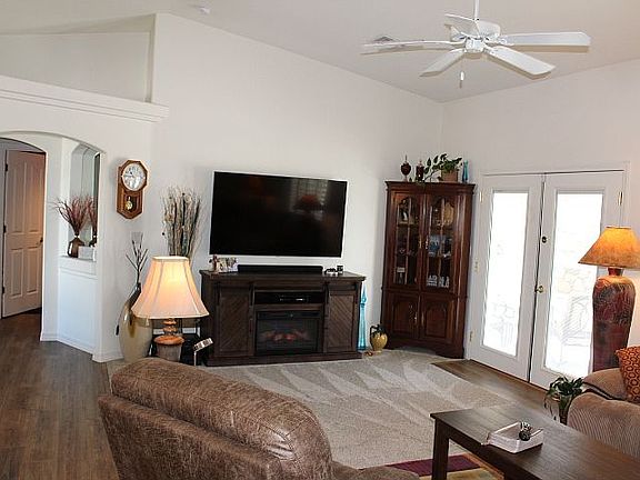 4th image of 2990 Chemehuevi Blvd