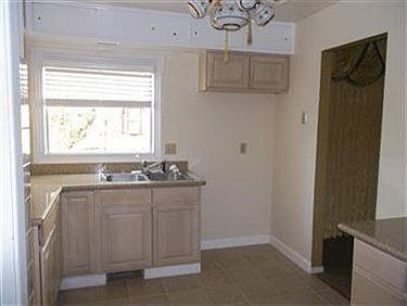 2nd image of 3896 Edinburgh Dr