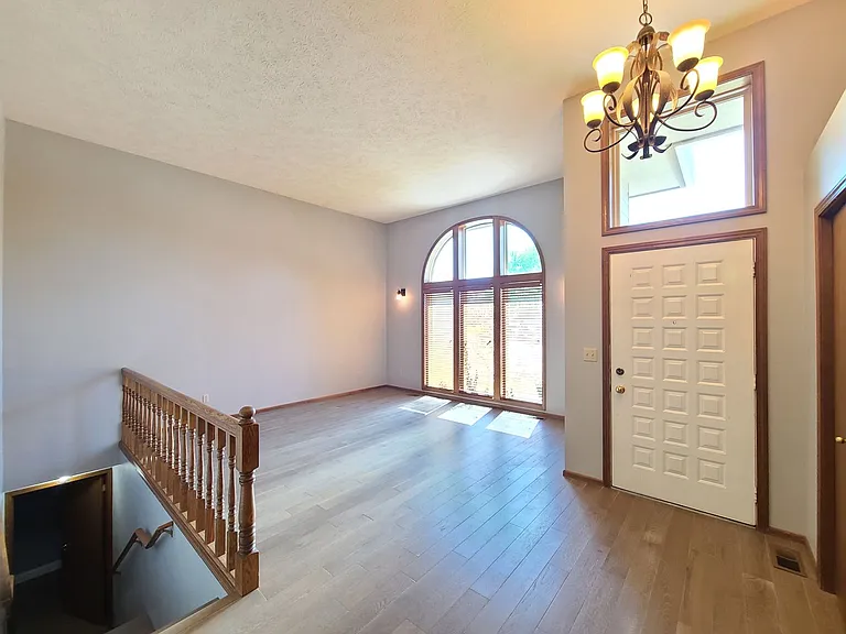 3425 E 61st Ave — Photo 4