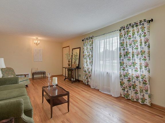 5th image of 115 Dupont Dr NW
