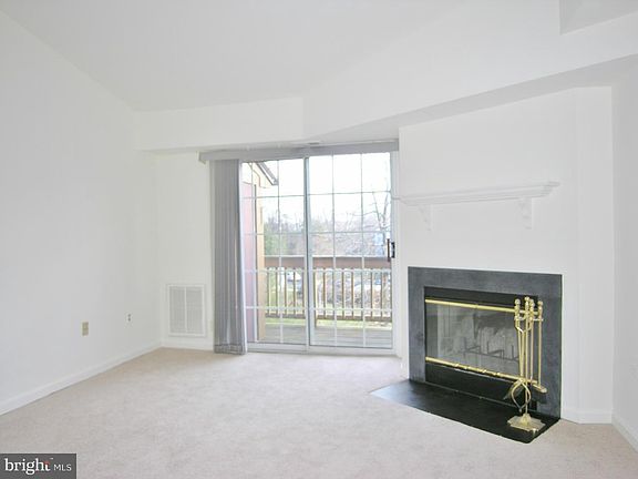 2nd image of 6920 Victoria Dr Unit J