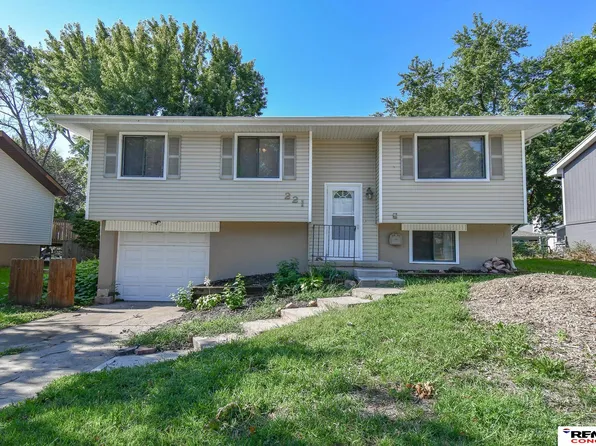 221 Mormon Trl, Lincoln, NE 68521