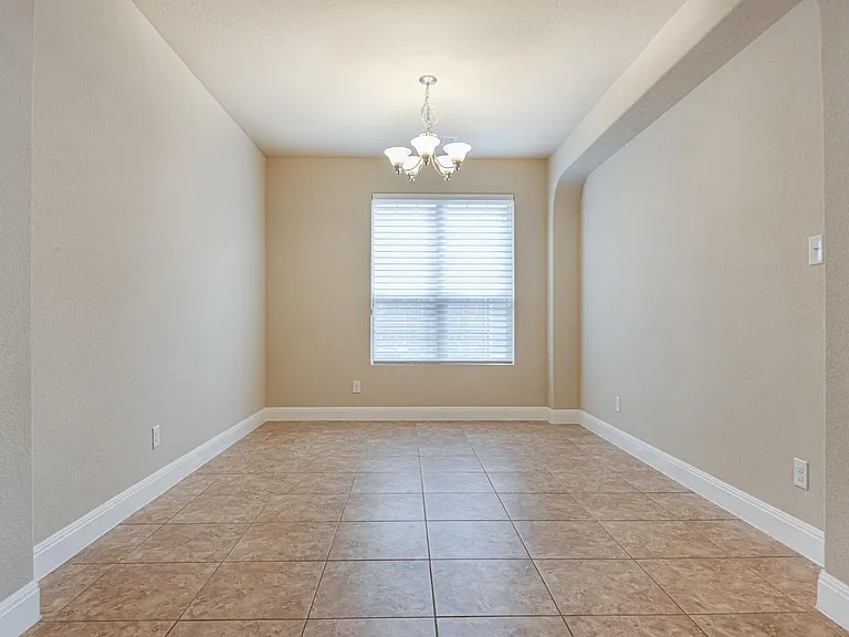 562 White Cyn — Photo 14