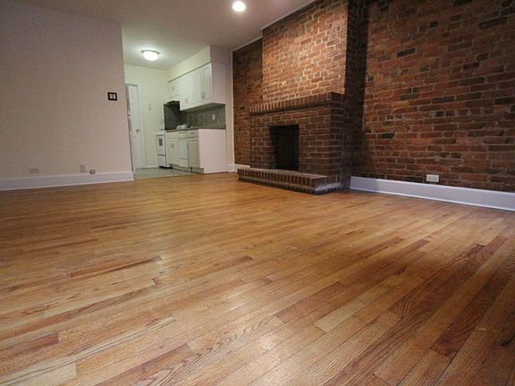 3rd image of 125 E 71st St Penthouse Aa